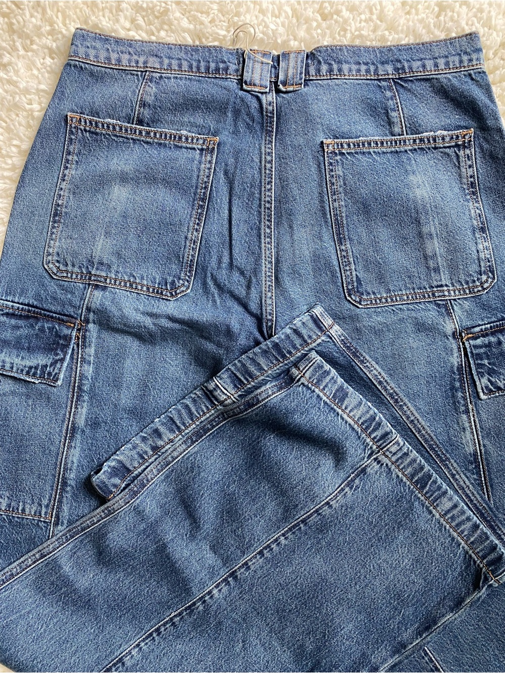 Hudson Jeans Wide-Leg Cargo Jeans in Faded Blue Denim - Picture 3 of 6